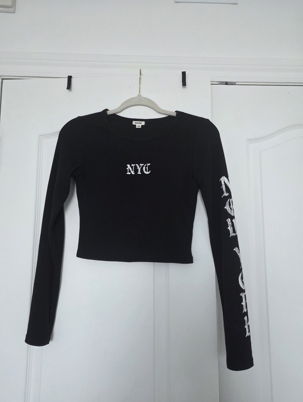 GARAGE Black 'NYC' Long-Sleeve Crop Top